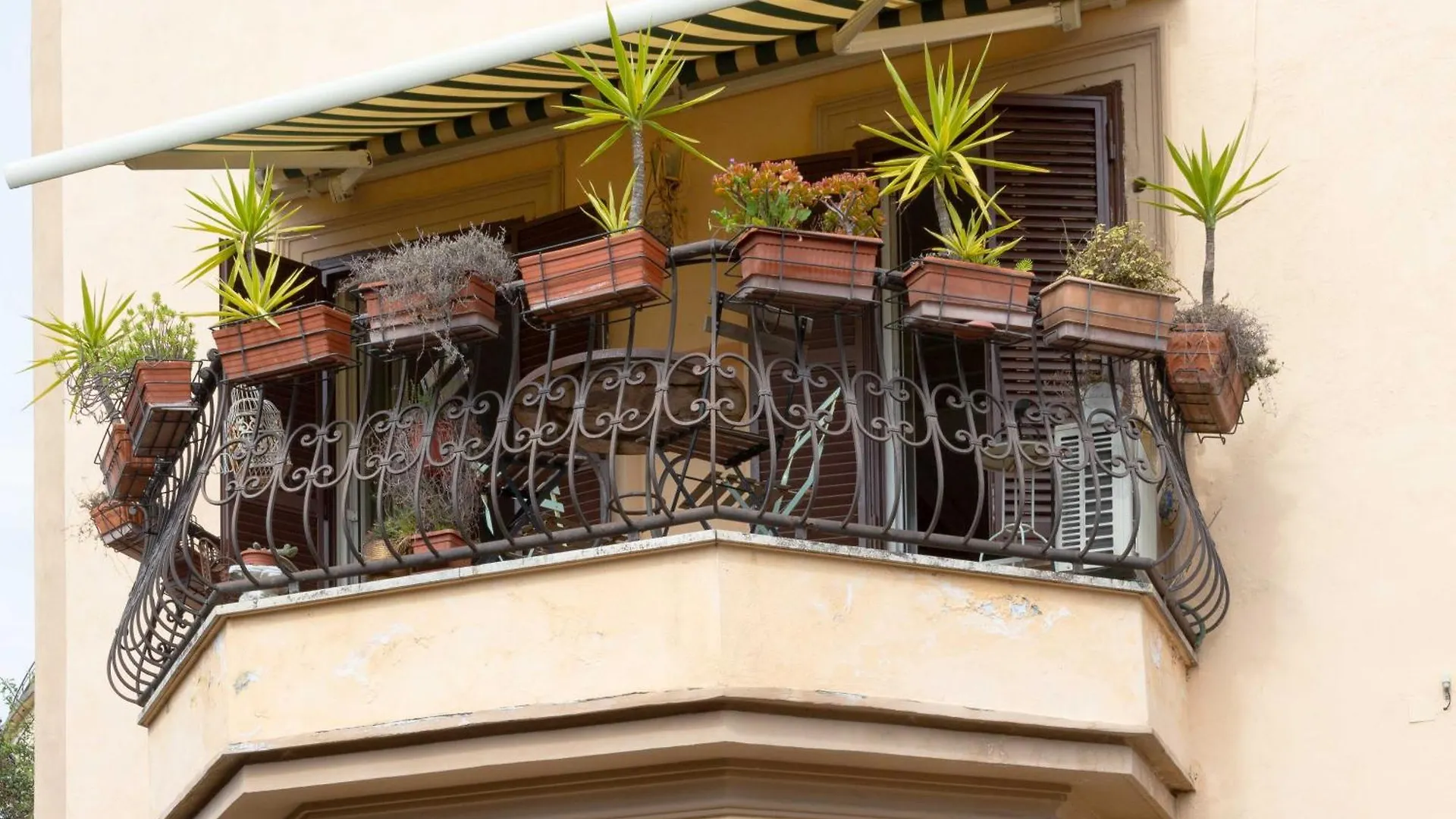 Apartment Domus Caroli In Vaticano Rome Italy